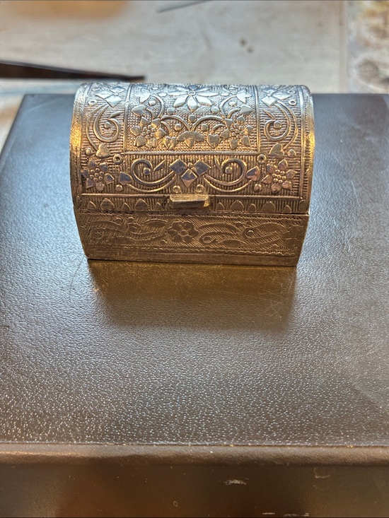 Jewelry - Substantial Sterling Trinket Box.
57.10 grams